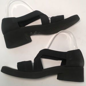 DONALD J PLINER BLACK MESH ELASTIC WEDGE